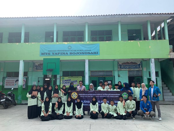Kegiatan PKM: Sosialisasi Penggunaan Internet yang Baik dan Aman pada MTs Yapina